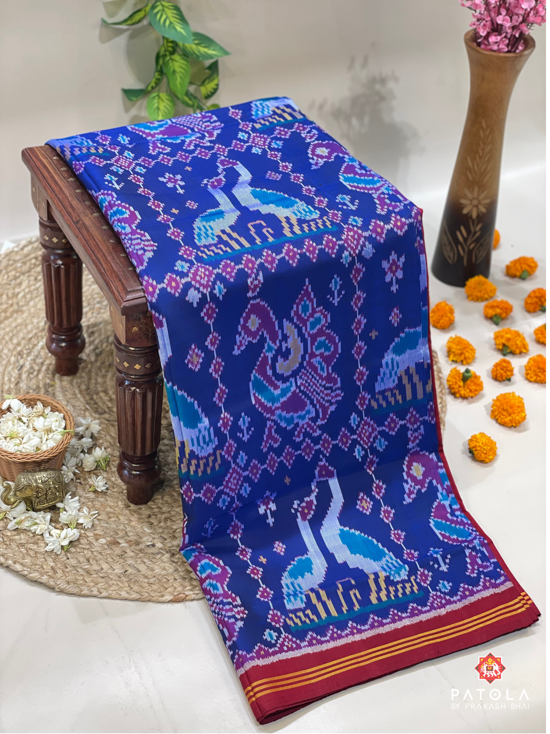 (Masterpiece) Swan & Peacock Figures Designer Semi Double Ikat Patola Saree